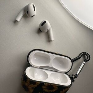 Apple AirPods Pro 1st Generation with Charging Case